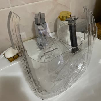 Hoover Kurutma Makinesinin Su Haznesi Kırıldı, Garanti Kapsamında Değişim Talebi