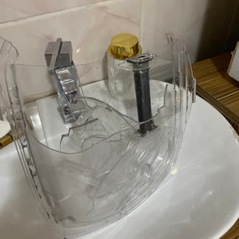 Hoover Kurutma Makinesinin Su Haznesi Kırıldı, Garanti Kapsamında Değişim Talebi