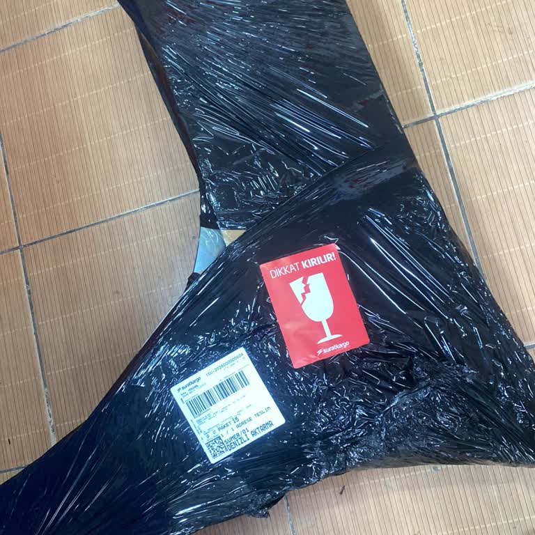 Sürat Kargo İle Gönderilen Zor Bulunan Sol Çamurluk Kırıldı, İade Talebi