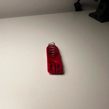 Kırılan Kırmızı Klips Tüm Boruyu Değiştirme Zorunluluğu Yaratıyor