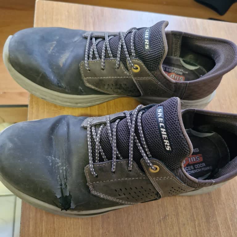 Skechers Ayakkabısında Kısa Sürede Çatlama Ve Yırtık, Mağazanın İade Reddi