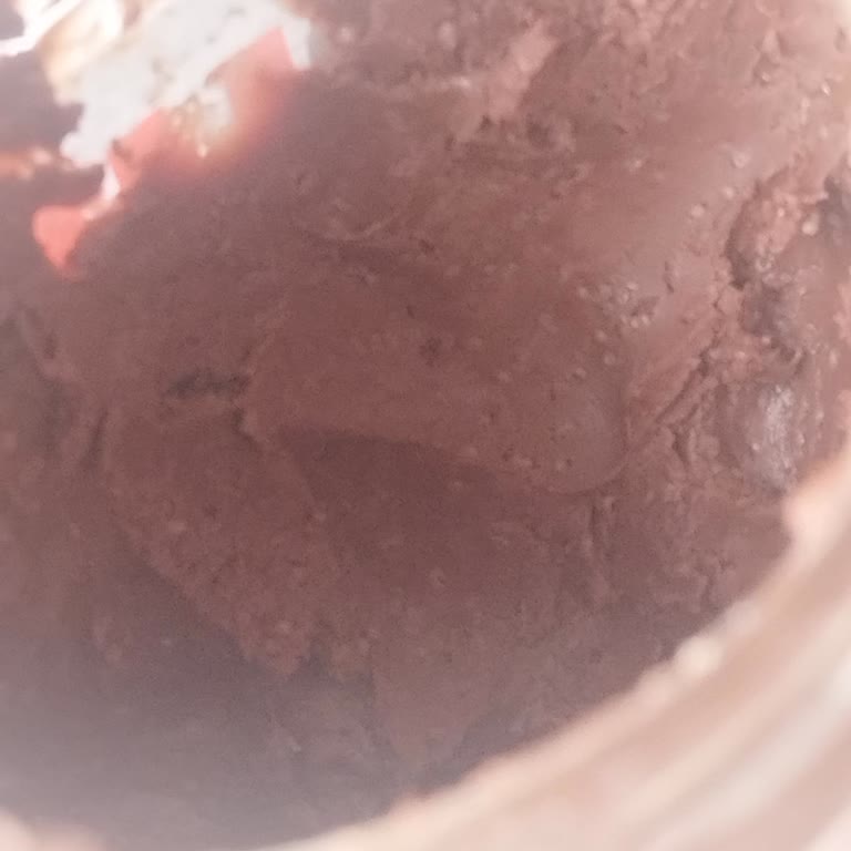 Nutella Kavanozunda Oluşan Kabarcıklar Ürün Güvenliğini Şüpheye Düşürüyor