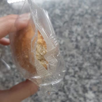 UNO Kruvasan Paketinde Yarım Ve Açık Ürün; İade Talebi Cevap Bekliyor