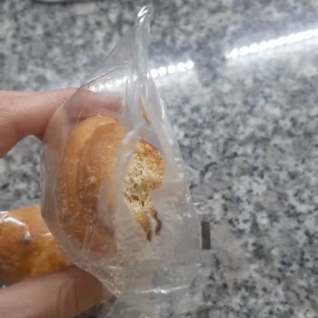 UNO Kruvasan Paketinde Yarım Ve Açık Ürün; İade Talebi Cevap Bekliyor