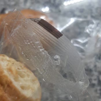 UNO Kruvasan Paketinde Yarım Ve Açık Ürün; İade Talebi Cevap Bekliyor