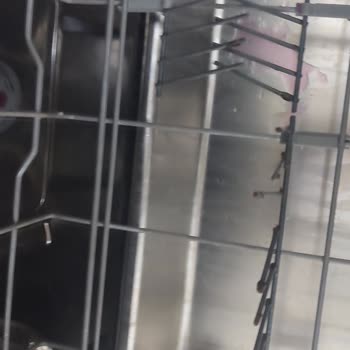 Arçelik Bulaşık Makinesinde Sepet Tellerinin Hızlı Paslanması Ve Kırılması