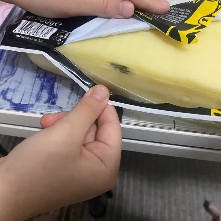 Gündoğdu Gıda Küflü Kaşar Peyniri: Son Kullanma Tarihine Rağmen Bozulmuş!