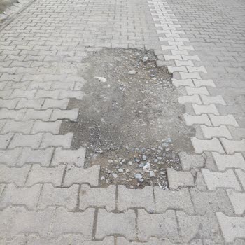 Darıca Belediyesi Kazı Sonrası Çukur Ve Su Birikintisi Sürücüleri Tehlikeye Atıyor