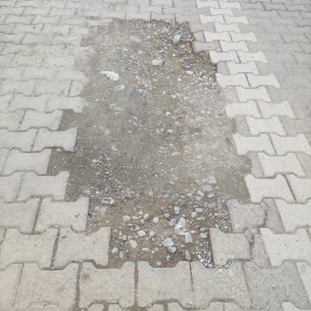 Darıca Belediyesi Kazı Sonrası Çukur Ve Su Birikintisi Sürücüleri Tehlikeye Atıyor