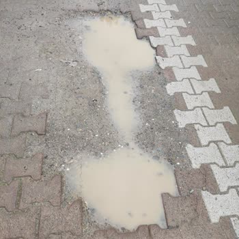 Darıca Belediyesi Kazı Sonrası Çukur Ve Su Birikintisi Sürücüleri Tehlikeye Atıyor