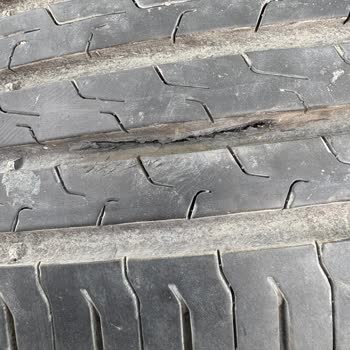 Sürüş Sırasında Tabandan Yırtılan Fabrika Çıkışı Continental Lastik Ve Garanti Reddi