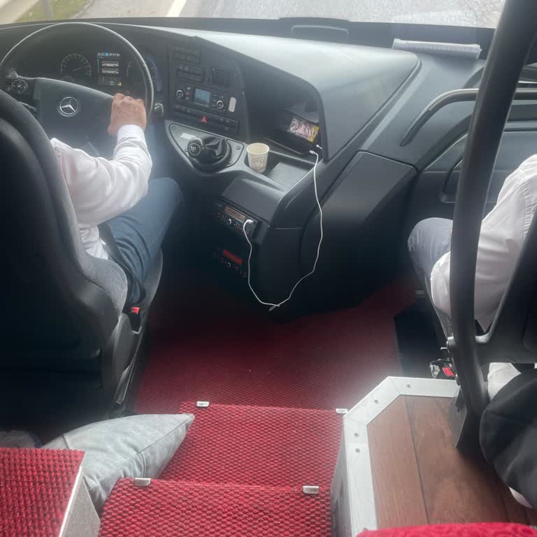 Şoför Ve Muavinin Telefonla Konuşması Yolcuların Can Güvenliğini Tehlikeye Attı