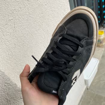 Converse Siyah Ayakkabının Renk Solması Ve Değişim Talebi