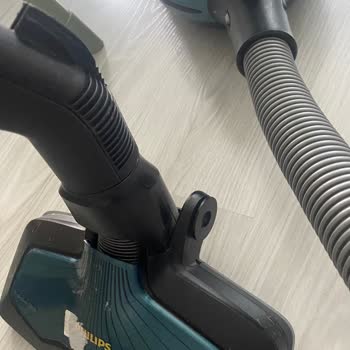 5 Yıl Garantili Söylenen Süpürge Başlığı Tekerlek Arızası İçin Ücretsiz Değişim Talebi