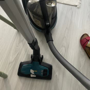 5 Yıl Garantili Söylenen Süpürge Başlığı Tekerlek Arızası İçin Ücretsiz Değişim Talebi