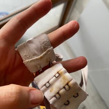 Penti İç Giyim Ürününde Metal Klipslerin Paslanması Sağlık Endişesi Yaratıyor