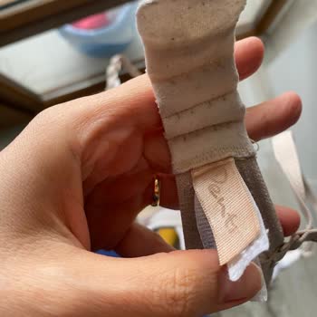 Penti İç Giyim Ürününde Metal Klipslerin Paslanması Sağlık Endişesi Yaratıyor