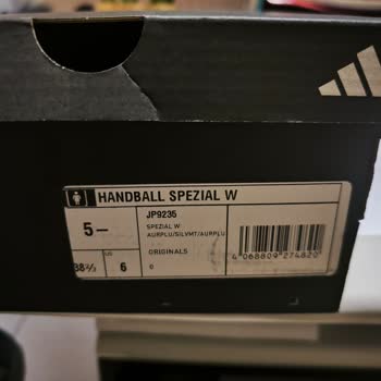 Yanlış Renk Gönderimi Ve Müşteri Hizmetlerinin Çözüm Sunmaması