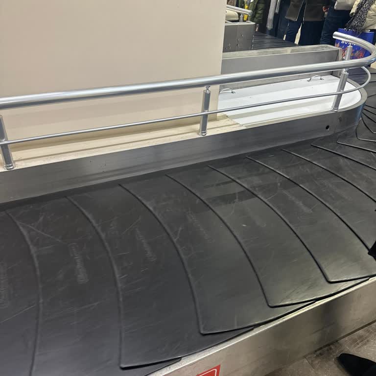 Mardin Havalimanı'nda Valiz Bekleme Sorunu Ve İlgisiz Personel