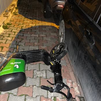 Martı Scooter’ı BMW’yi Çarptı, Şirketten Yanıt Bekleniyor