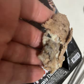 Namet Pişmiş Dana Dönerinde Yabancı Madde Ve Cevapsız Şikayet