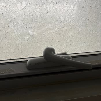 Dış Cephe Camları Temizlenmiyor Ve Aidat Komisyonu Haksız