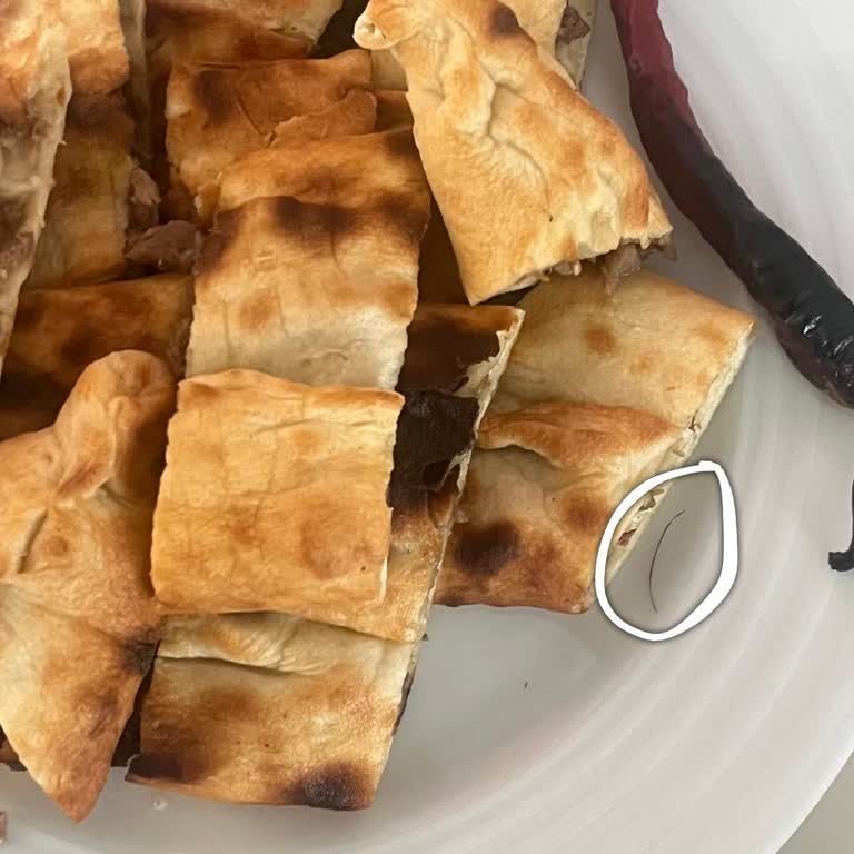 Yenipazarlı Mimar Sinan Usta Pide İçinden Kıl Çıkması, Para İadesi Talebi