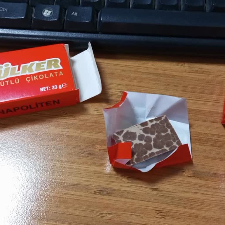 Sağlık Endişesi Tazeliği Olmasına Rağmen Bozulmuş Ülker Napoliten Çikolata