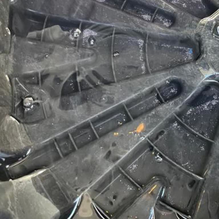 Sıfır Renault Megane Bagajı Yağmurda Su Topluyor, Korozyon Korkusu