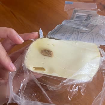 Zırhlı Toptan Market Kaşar Peynirinde Tahta Parçası Çıktı