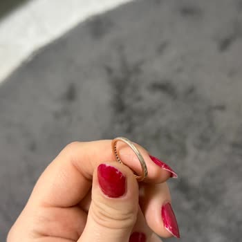 Pembe Taşlı Yüzükte Kararma Ve Soyulma, Dayanıklılık Sözü Boşa Çıktı