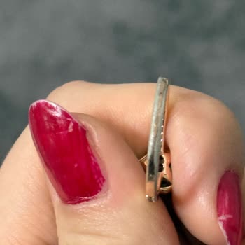 Pembe Taşlı Yüzükte Kararma Ve Soyulma, Dayanıklılık Sözü Boşa Çıktı