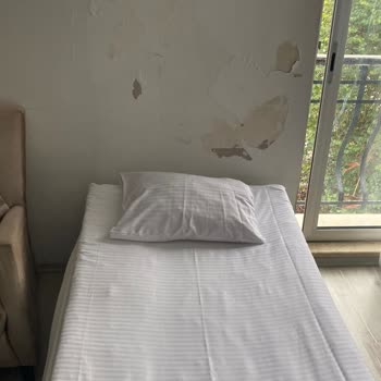 Oda Koşulları Kırık Ve Rutubetli, Otel Alternatif Oda Sunmadı