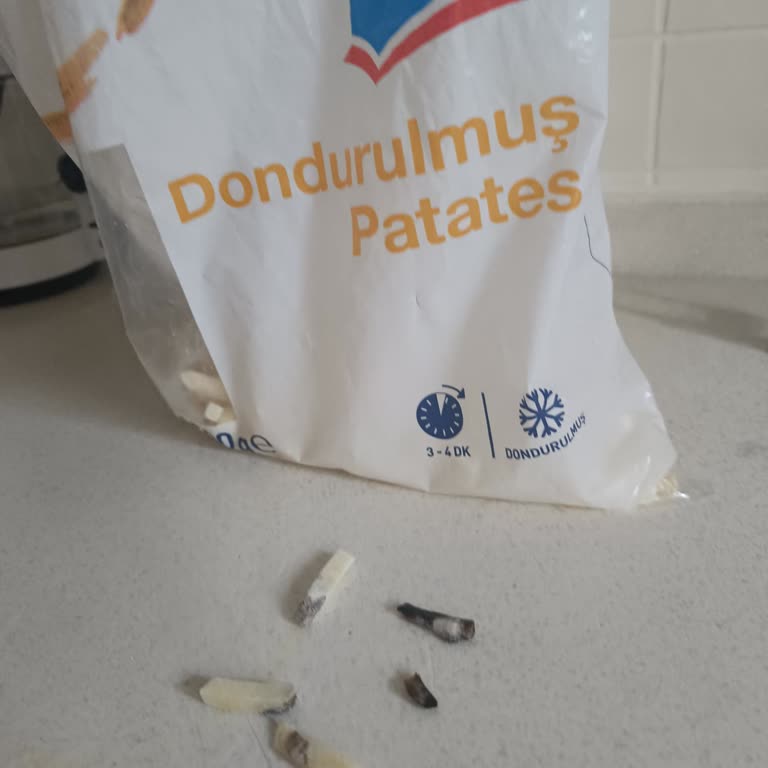 Aro Metro Market Nata Vega Şubesinde Dondurulmuş Patateslerde Çürüme Ve Yeşile Dönüş