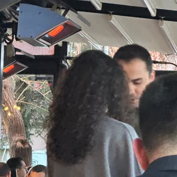 Şantiye Pub’da Garsonların Küfürlü Konuşması Ve Öpüşmesi İşten Çıkarılmalı