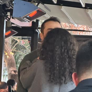 Şantiye Pub’da Garsonların Küfürlü Konuşması Ve Öpüşmesi İşten Çıkarılmalı