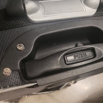 Ajet Uçuşunda Bagajım Kırıldı Ve Çekme Sapı Koptu