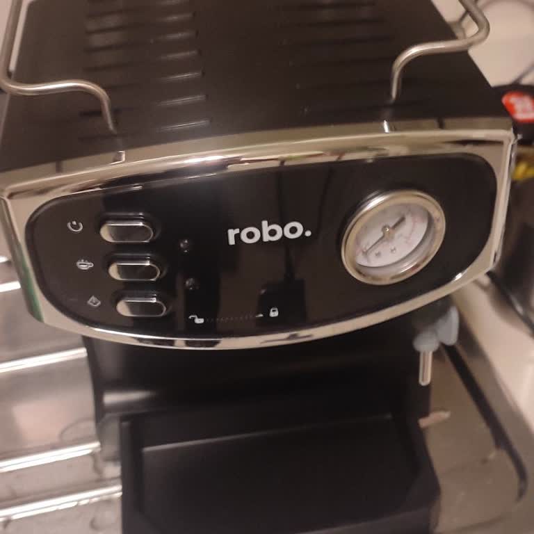 Robo Kahve Makinesi Su Kaçırıyor Ve Değişim Talep Ediyorum