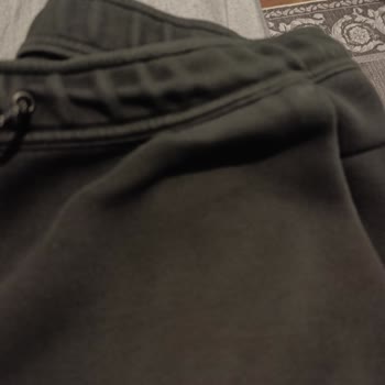 Pantalón Nike cambia de color tras tres lavados, solicito reembolso