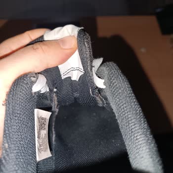 Zapatillas Nike se deforman rápidamente, recibo rechazado
