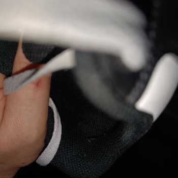 Zapatillas Nike se deforman rápidamente, recibo rechazado