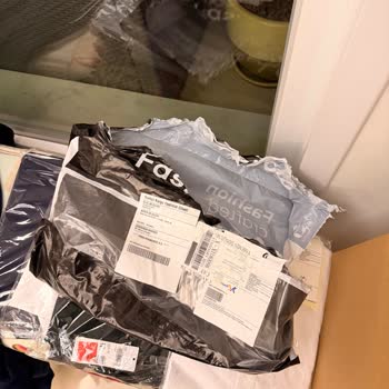 Lacoste Ürünlerinin Kirli Ve Özensiz Paketlenmesi