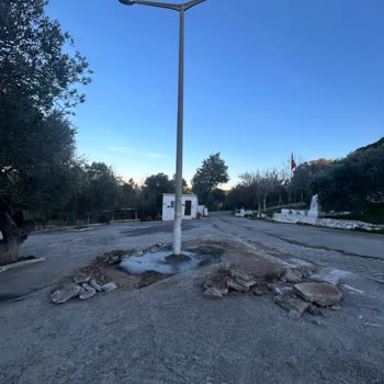 Maviay Sitesi Aydınlatma Arızası Ve Bozuk Elektrik Direği Güvenlik Riski