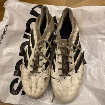 Botas de Fútbol Adidas se descosieron, solicito reembolso inmediato