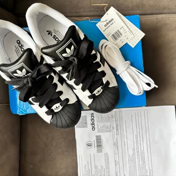 Exijo excepción para cambiar zapatillas Adidas Superstar no usadas