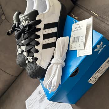 Exijo excepción para cambiar zapatillas Adidas Superstar no usadas