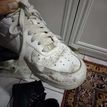 Nike Air Force 1 Ayakkabım Kısa Sürede Deri Kabarmasıyla Kullanılamaz Duruma Geldi