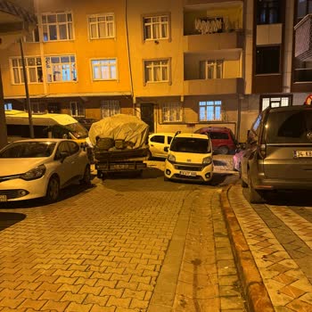 Sultançiftliği Mahallesinde Acil Durum Araçlarını Engelleyen Park Sorunu