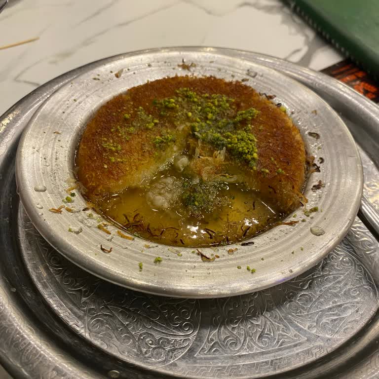 Tarihi Aynalı Fırın 230 TL Ücretle Kalitesiz Künefe Ve İlgisiz Servis