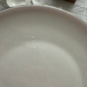 Kırık Çorba Kâseleri Ve Tatlı Tabağı İçin Mağazadan Kolay Değişim Talebi